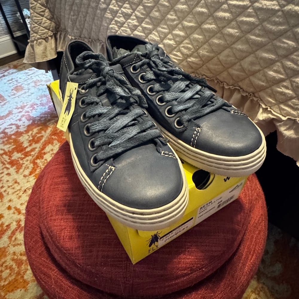 Men's Distressed Navy Fly London Sneakers